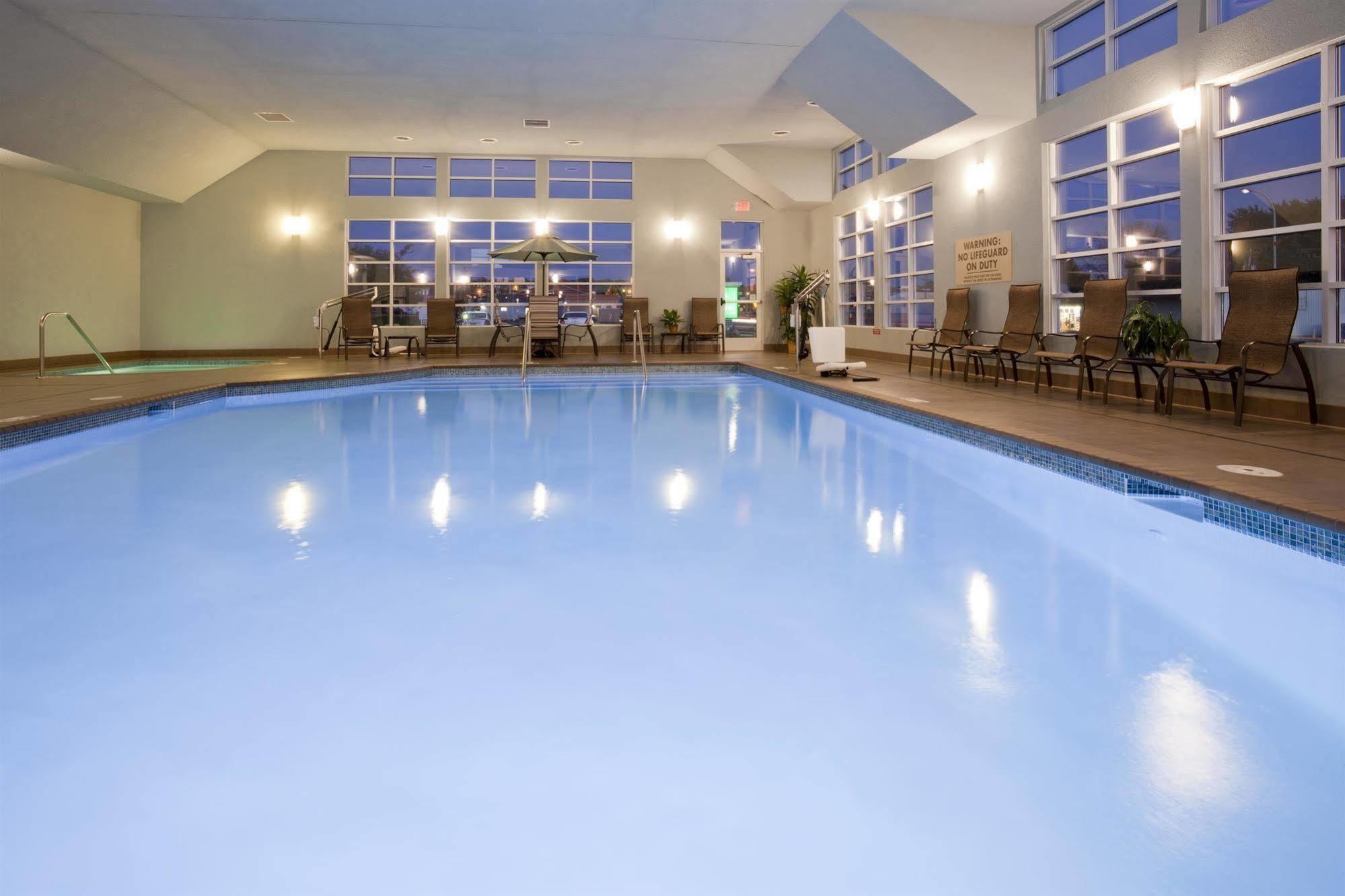 Grandstay Hotel & Suites - Glenwood Екстер'єр фото